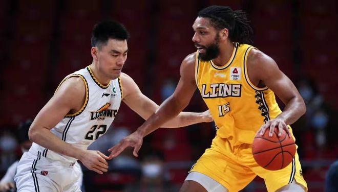 墨媒：22岁美国籍中场布里安被墨西哥归化，他曾代表美国出场（墨媒称22岁美籍中场布里安已被墨西哥归化，曾为美国队出战）