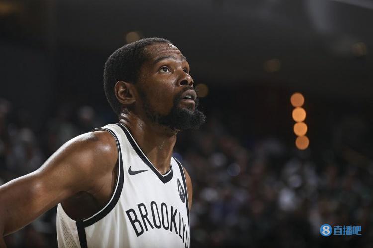 球迷：这球踢得跟动画一样（球迷直呼：这球像动画片一样）