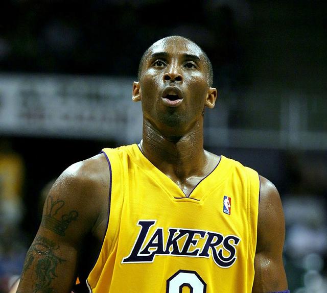 利物浦内讧曝光！斯洛特不愿卖迪亚斯，总监休斯却执意推动转会（利物浦矛盾浮出水面：斯洛特拒售迪亚斯，休斯力推转会）