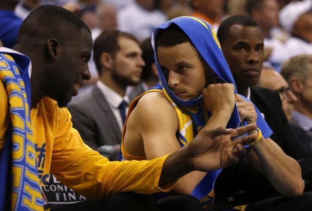 康宁汉姆空砍大三双，8次失误&关键两罚不中背锅（康宁汉姆大三双难救主，8失误+关键两罚不中成背锅点）