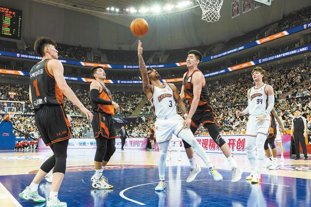 FIFA官方：C罗因直红被禁赛3场，剩余两场被缓期一年执行（FIFA通告：C罗因直红停赛3场，另2场缓期一年执行）